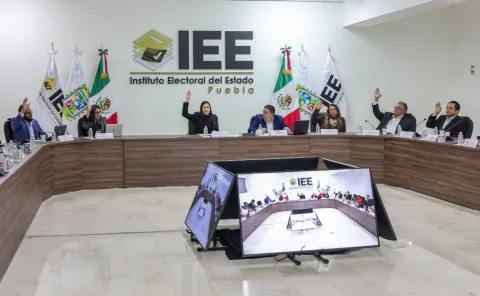 IEE aprueba calendarización de sanciones a partidos políticos para 2026.