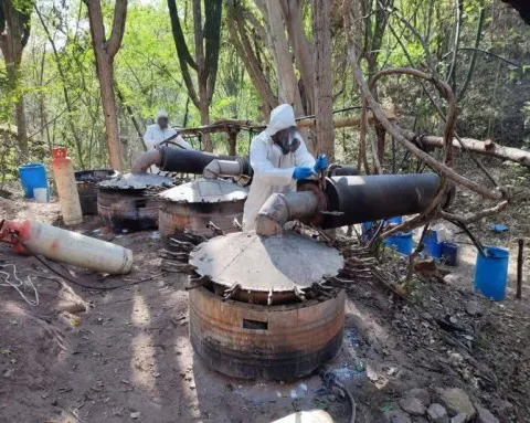 Ejército mexicano destruye narcolaboratorio activo que deja una pérdida  de mil 500 millones de pesos en Culiacán.