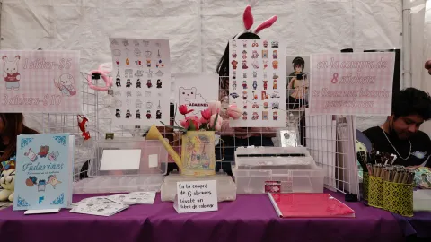 Celebran el arte local con "Stickermanía" en el Palacio de Cultura de Tlaxcala.