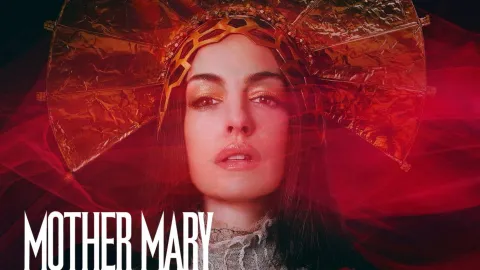 Anne Hathaway sorprende a fans en el tráiler de su nueva película; “Mother Mary”
