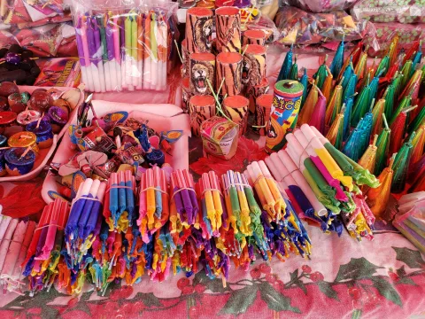 Comercialización de la pirotecnia en la ciudad de Puebla se lleva a cabo en su mayoría al margen de la ley.