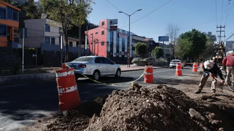 Trabajos para drenaje reducen circulación vehicular en la zona de La Garita.