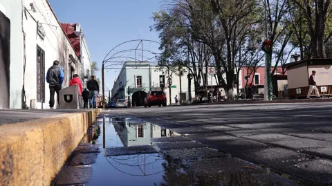 Lluvias dejan encharcamientos y ambiente frío en el centro de Tlaxcala.