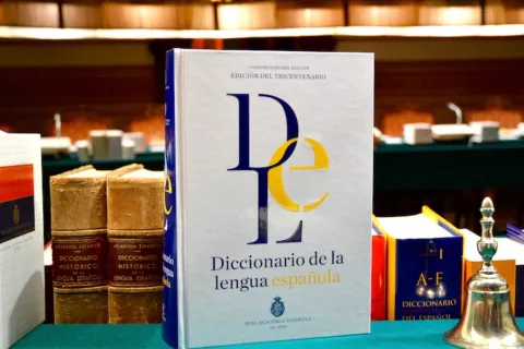 La RAE presenta las novedades del "Diccionario de la lengua española" en su versión 23.8.1.