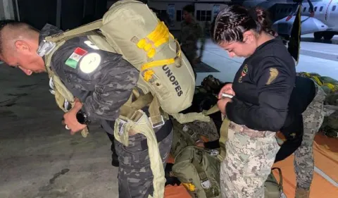 Curso básico de Paracaidismo de Caída Libre Militar.