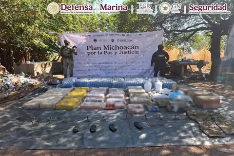 Se detuvo a 16 personas, se aseguraron 27 armas de fuego, 50 cartuchos, 16 cargadores, ocho artefactos explosivos improvisados y nueve vehículos.