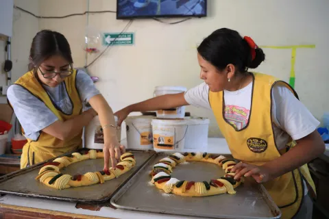Elaboración de la Rosca de Reyes en el Hornito La Princesa en Puebla.