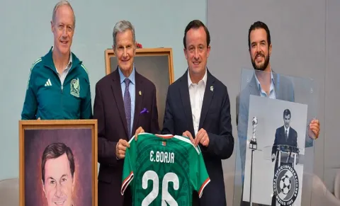 Comité Ejecutivo de la FMF rinde homenaje al expresidente Enrique Borja.