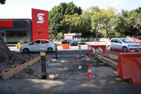 Mantenimiento al crucero que se encuentra en el bulevar 5 de Mayo y la 31 Poniente.