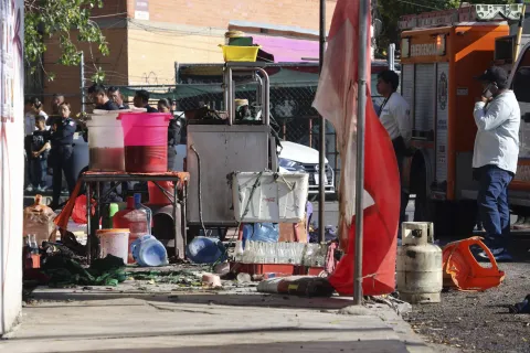 Presentan iniciativa ante el Congreso de Puebla para regular uso de gas en vía pública.