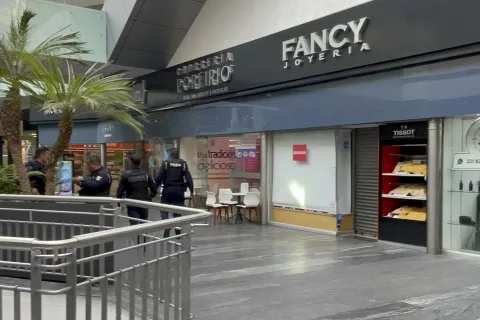 Asalto a joyería en Triángulo Las Animas en Puebla.