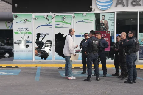 Ciudadanos señalan fraude en Financiera de Autos CAEX en la ciudad de Puebla.