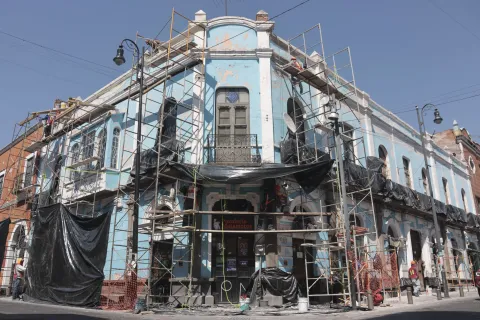 Remodelan inmuebles del Centro Histórico de Puebla.
