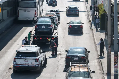 Carambola en 11 Sur deja daños materiales en la ciudad de Puebla.