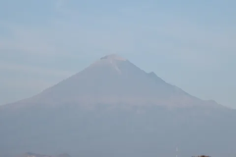 Volcán Popocatépetl se mantiene visible este fin de semana desde Puebla.
