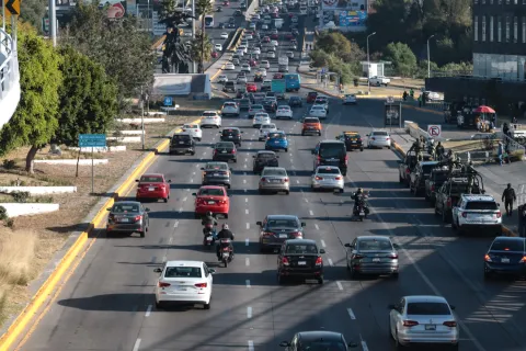 Tráfico en Puebla por el regreso a clases.