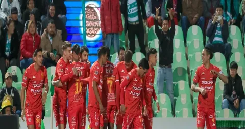 Necaxa derrotó 3-1 a Santos.