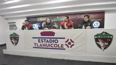 Coyotes Tlaxcala presenta a Gustavo Leal como nuevo director técnico.