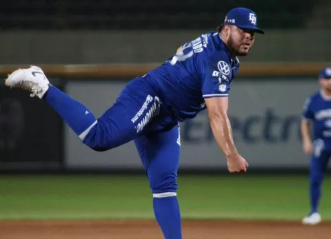 Leones del Escogido derrotaron 10-5 a los Toros del Este.