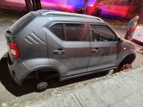 Una familia que asistió al Centro Comercial Explanada en el municipio de San Pedro Cholula, ya que dejaron su coche en tabiques.