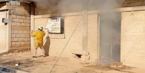 Un individuo tuvo un pasón e incendió su propia casa en Ajalpan.