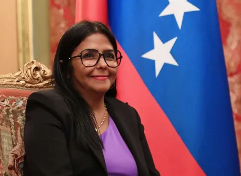 Tribunal Supremo de Justicia de Venezuela ordenó a la vicepresidenta Delcy Eloína Rodríguez Gómez asuma de manera interina los poderes del presidente Nicolás Maduro.