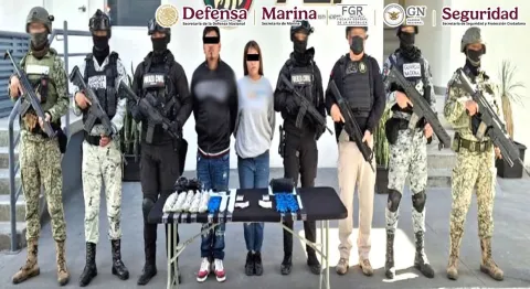 En operativo coordinado en Nuevo León, detienen a dos personas con armamento y droga.