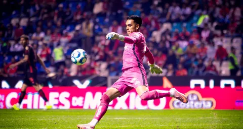 Ricardo Gutiérrez fue figura en el 0-0 entre Puebla y Toluca.