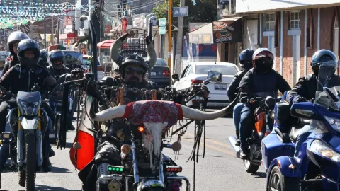 Primera mega rodada del año: motociclistas celebran ocho años de solidaridad en Acuitlapilco, Tlaxcala.