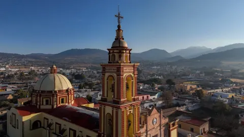 Iglesia de San Agustín de Tlaxco, joya histórica del turismo religioso.
