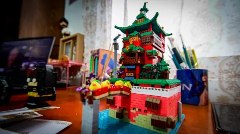 Día Internacional de LEGO impulsa la popularidad de figuras armables entre chicos y grandes.