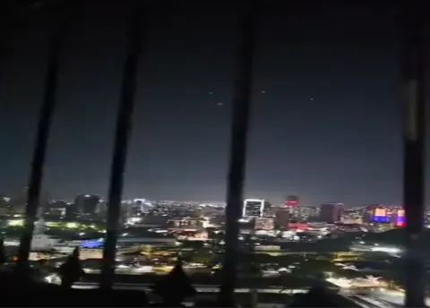 Este lunes cinco de enero por la noche en las inmediaciones del Palacio de Miraflores en Venezuela se escucharon detonaciones con armas de fuego.