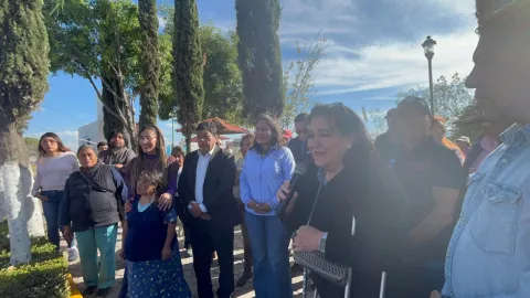 La presidenta municipal de San Andrés Cholula, Guadalupe Cuautle Torres, hizo entrega de la pavimentación de la calle La Presa en la junta auxiliar de San Bernardino Tlaxcalancingo.