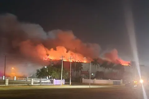 Un incendio se registró en una maquiladora que se ubica en Ciudad Industrial en Matamoros, Tamaulipas, dejó como saldo tres bomberos muertos.
