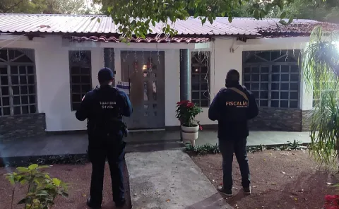 Autoridades federales y estatales realizaron un cateo en Michoacán a 24 inmuebles presuntamente vinculados a César Alejandro Sepúlveda Arellano, líder criminal apodado "El Botox".