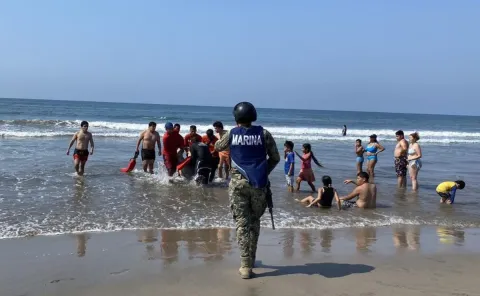 Semar consiguió el rescate de cuatro personas en riesgo de ahogarse en una playa en el estado de Guerrero.