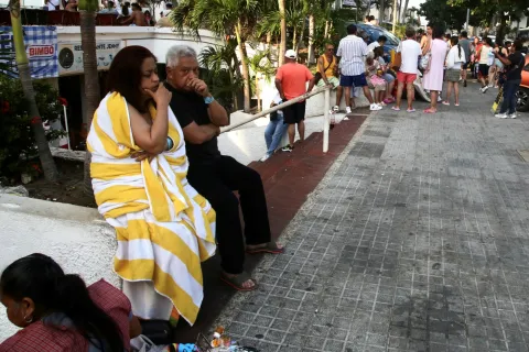 Una mujer muerta y 4 lesionados deja sismo en Guerrero, se mantienen las réplicas.