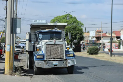 Transporte de carga ya no podrá circular por San Pedro Cholula.
