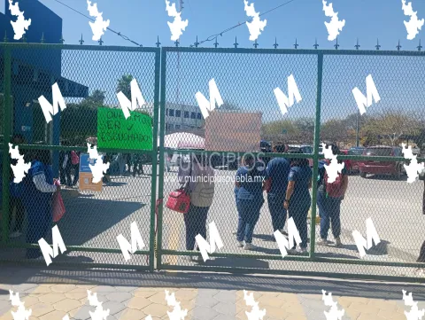 Estudiantes de Estomatología de la BUAP Tehuacán realizan paro.