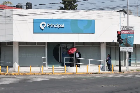 Reportan robo en "La Principal" Afores en Puebla.