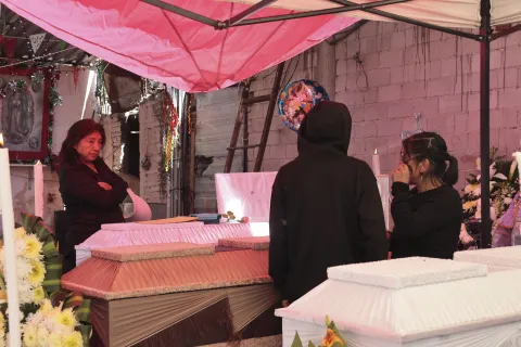 Velan en Puebla a familia que falleció por intoxicación.