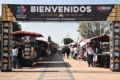 Mucho turismo en el Pueblo Mágico de San Pedro Cholula.