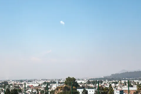 Poca visibilidad del Volcán Popocatépetl desde las Cholulas.