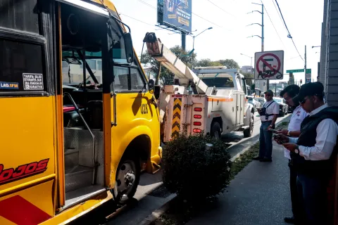 Operativo de la Secretaría de Movilidad y Transporte a unidades que no realizaron la revista vehicular.