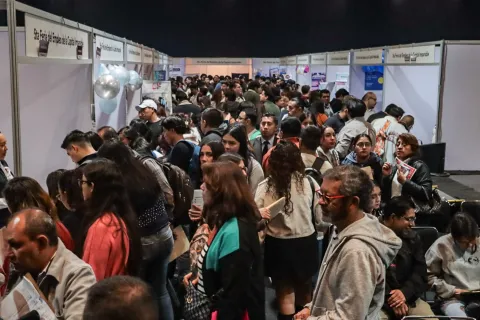 Éxito total en la 5ta Feria del Empleo de la Capital Imparable.