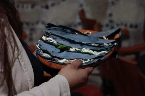 Santa Ana Nopalucan busca Récord Guinness con la quesadilla más larga.