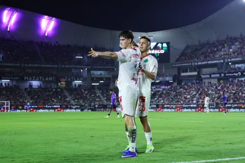Tras ganar 2-1 a Mazatlán, Chivas marcha perfecto, cinco partidos jugados y lleva cinco triunfos.