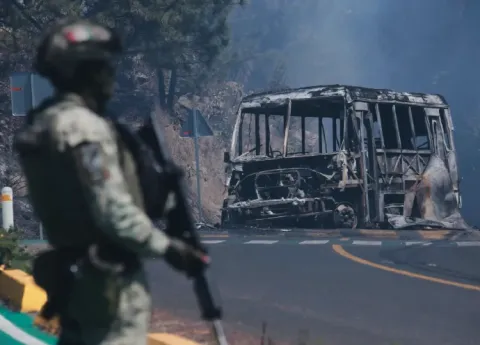 SRE reporta a diplomáticos extranjeros de operativo contra El Mencho.