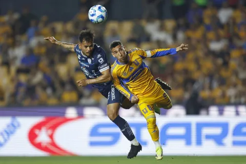 Pachuca derrotó 2-1 a Tigres en el Volcán.