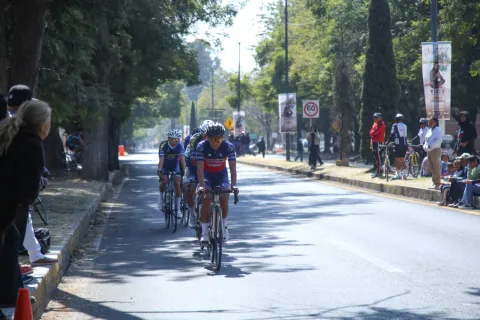 Se registra cierre parcial en la Tlaxcala-Puebla por selectivo estatal de ciclismo.